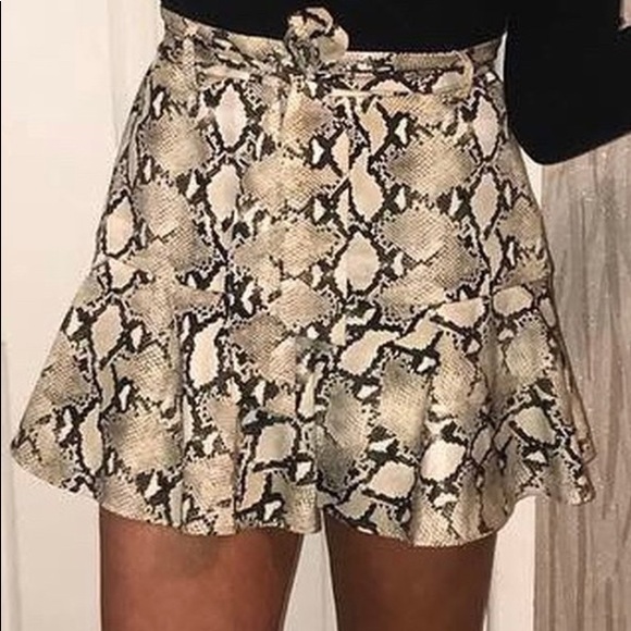 Zara Dresses & Skirts - Zara snake Skin Print Mini Skirt.